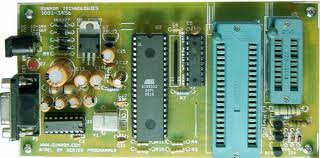 Placa de programação para um microcontrolador ou microprocessador Atmel. Placa de programação para um microcontrolador ou microprocessador Atmel.