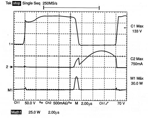 Figura 3 - Legenda: a forma de onda superior mostra o ripple de entrada de 120 Hz do conversor DC-DC. A imagem central mostra o ripple de saída usando uma amostragem digital convencional. O ruído na freqüência de comurtação de aproximadamente 50 kHz domina a forma de onda. A forma de onda inferior é o mesmo sinal obtido usando o modo de aquisição de alta resolução do TDS. O ripple de comutação é rejeitado relevando-se a forma de onda de 120 Hz.
