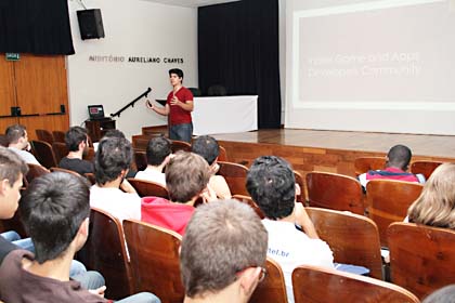 Pedro Matuck apresentou a proposta de criação da comunidade de desenvolvedores durante o encontro
