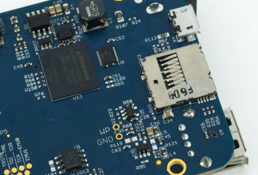 Figura 2 - slot de SD Card da Beaglebone Blue
Figura 2 - slot de SD Card da Beaglebone Blue