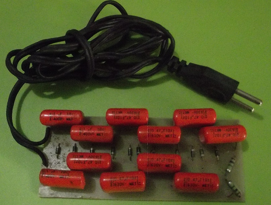 Figura 6 – Ionizador que montamos para conexão diretamente à rede de energia.
Figura 6 – Ionizador que montamos para conexão diretamente à rede de energia.