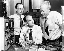 Figura 2 - John Barden, Walter Brattain e William Schockley e o primeiro transistor 1947
