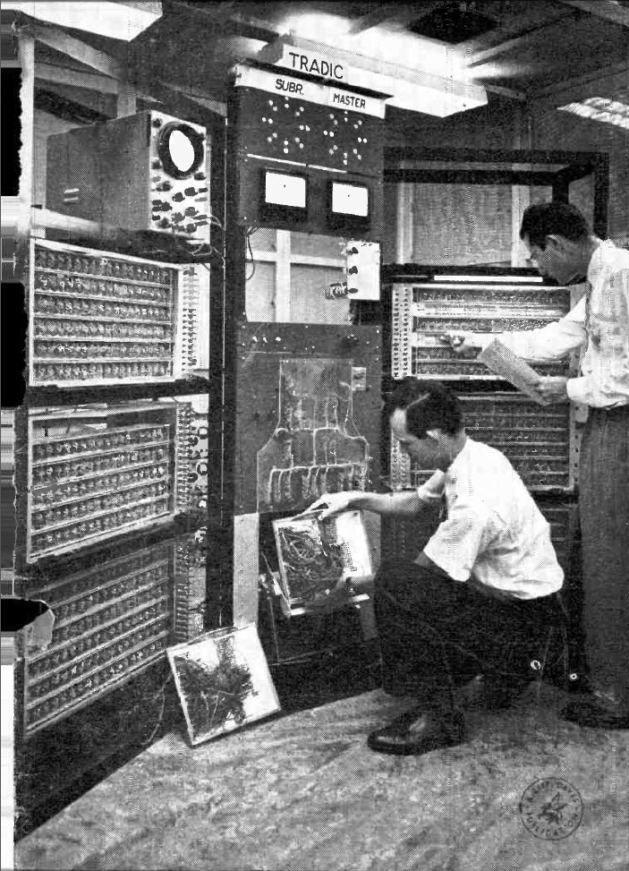 Figura 6 - O TRADIC, primeiro computador transistorizado de 1954
