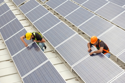 Figura 1: Os painéis solares fornecem a energia de nível básico para redes colaborativas. (Fonte: iStockPhoto.com)
Figura 1: Os painéis solares fornecem a energia de nível básico para redes colaborativas. (Fonte: iStockPhoto.com)