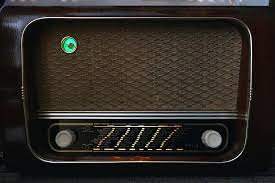 Figura 6 – Um rádio com indicador de sintonia olho mágico
Figura 6 – Um rádio com indicador de sintonia olho mágico