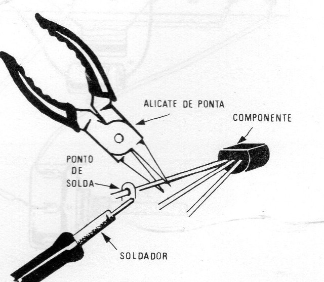 Figura 10 – Usando o alicate como dissipador
Figura 10 – Usando o alicate como dissipador