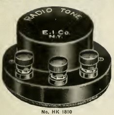 Figura 6 – O Electro Radiotone por apenas 90 centavos de dólar. O que você faria com ele? Hugo Gernsback escrevu um comentário falando dele.
Figura 6 – O Electro Radiotone por apenas 90 centavos de dólar. O que você faria com ele? Hugo Gernsback escrevu um comentário falando dele.