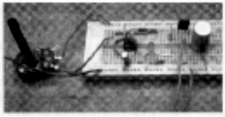 Figura 5 - O circuito pode ser montado em uma placa sem solda para experimentos.
Figura 5 - O circuito pode ser montado em uma placa sem solda para experimentos.