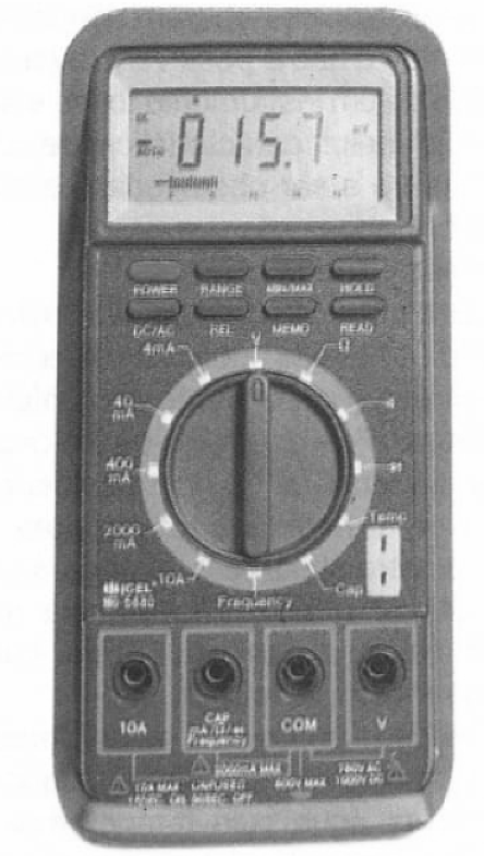 Fig. 2 - Nos tipos digitais o ponteiro é substituído pelo mostrador de cristal líquido.
Fig. 2 - Nos tipos digitais o ponteiro é substituído pelo mostrador de cristal líquido.