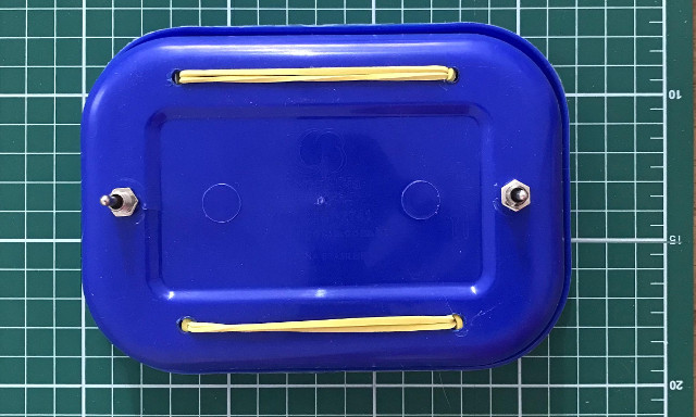 Figura 36 – Vista da caixa montada com chaves e elásticos
