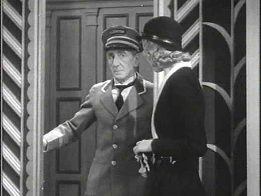 Cena de filme de Hitchcock em que aparece um ascensorista (Elevator to Gallows)  