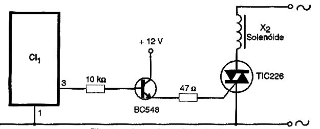 Usando um TRIAC em lugar do relé.
Usando um TRIAC em lugar do relé.