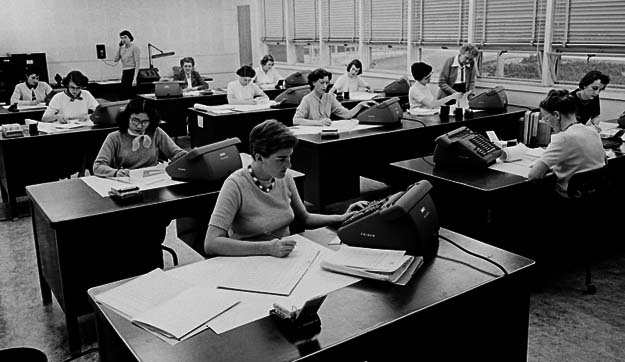 Imagem: crédito NASA/JPL – Caltech – Equipe de “mulheres computadoras” em 1936.
