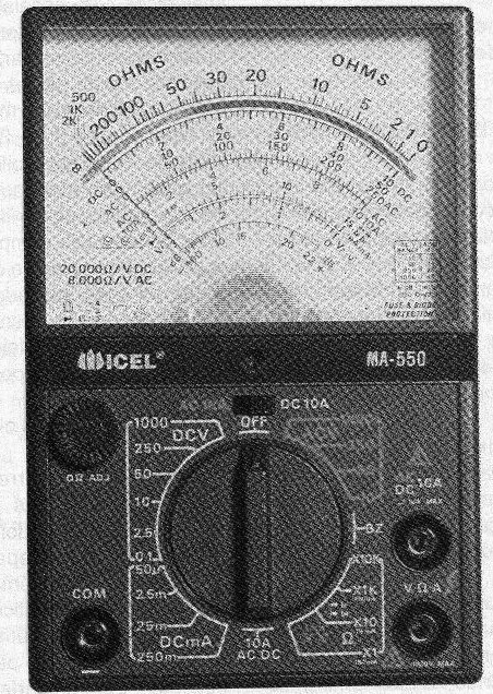 Multímetro com três escalas de resistências.
