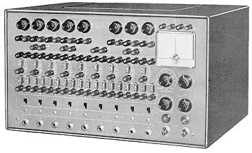 Figura 2 – Computador analógico educacional antigo
Figura 2 – Computador analógico educacional antigo