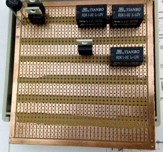 Sugestão de placa de circuitos com as trilhas  de cobre

