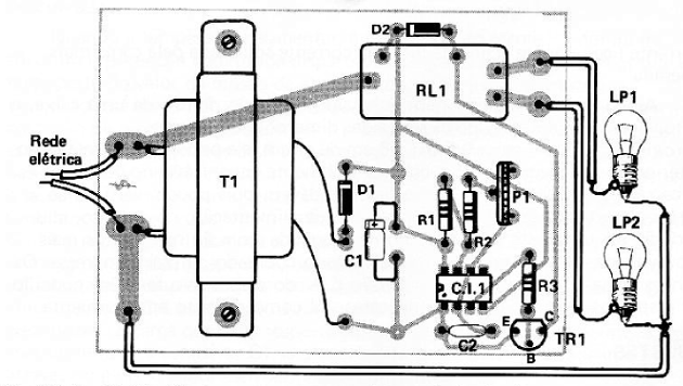 Fig. 4 — Distribuição dos componentes na plaqueta de circuito impresso. A substituição de qualquer componente, em particular o relé, irá implicar na alteração das conexões da plaqueta.
Fig. 4 — Distribuição dos componentes na plaqueta de circuito impresso. A substituição de qualquer componente, em particular o relé, irá implicar na alteração das conexões da plaqueta.