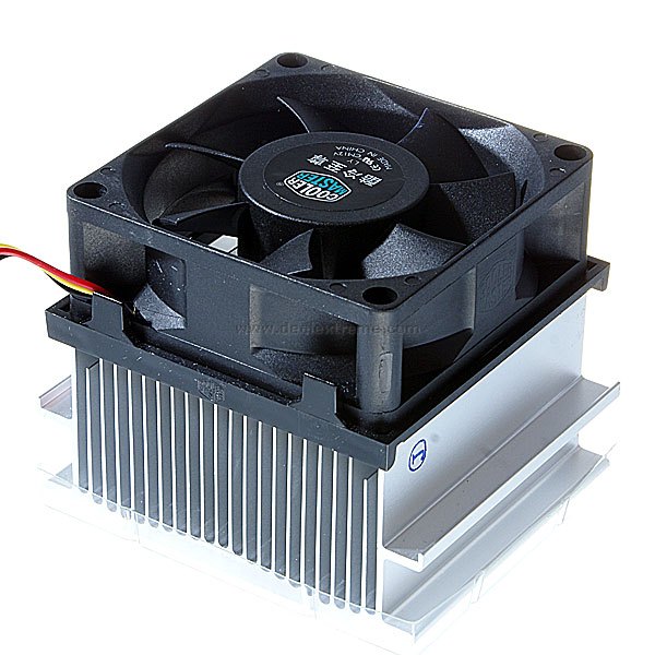 Figura 11 – Dissipador com fan (usado em computadores para refrigerar o microprocessador)
Figura 11 – Dissipador com fan (usado em computadores para refrigerar o microprocessador)