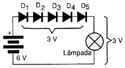 Redução de 6 V para 3 V com cinco diodos. Redução de 6 V para 3 V com cinco diodos.