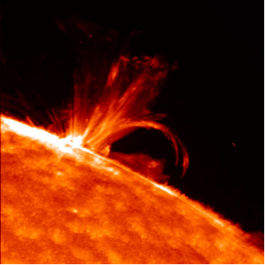 Figura 10 - Protuberância solar em forma de arco. 