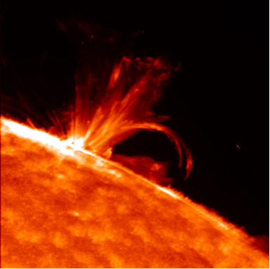 Figura 10 - Protuberância solar em forma de arco. Figura 10 - Protuberância solar em forma de arco.