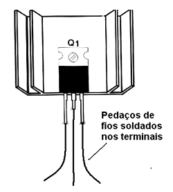 Preparando um transistor ou CI para montagem em ponte de terminais. Preparando um transistor ou CI para montagem em ponte de terminais.