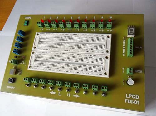 Figura 1: Laboratorio de Prototipagem de Circuitos digitais FDI-01 
