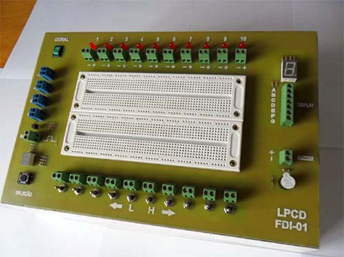 Figura 1: Laboratorio de Prototipagem de Circuitos digitais FDI-01 
