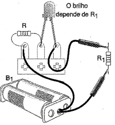 Figura 8 - Testando um resistor com o provador de continuidade. 
