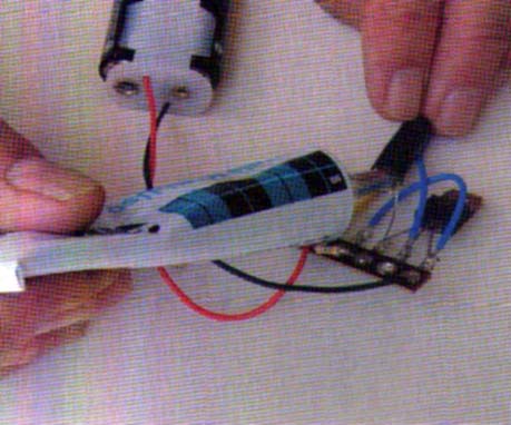 Cobrindo o LDR para cobrir a luz. Cobrindo o LDR para cobrir a luz.