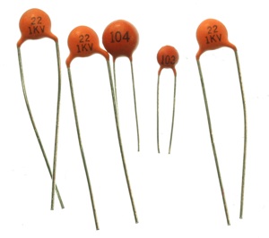 Capacitores cerâmicos com códigos comuns Capacitores cerâmicos com códigos comuns