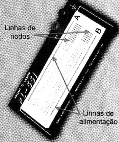 Padrão de interligação dos furos da matriz de contatos. Padrão de interligação dos furos da matriz de contatos.