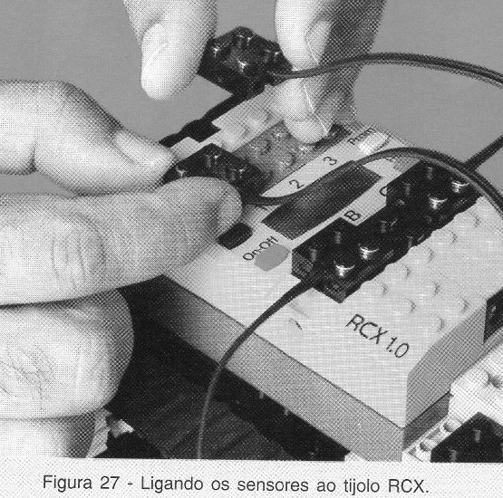 Ligando os sensores ao tijolo RCX.
Ligando os sensores ao tijolo RCX.