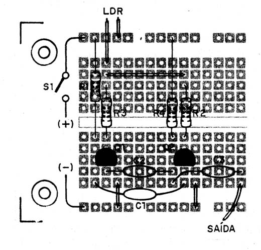 Figura 2 - Montagem em matriz de contatos
