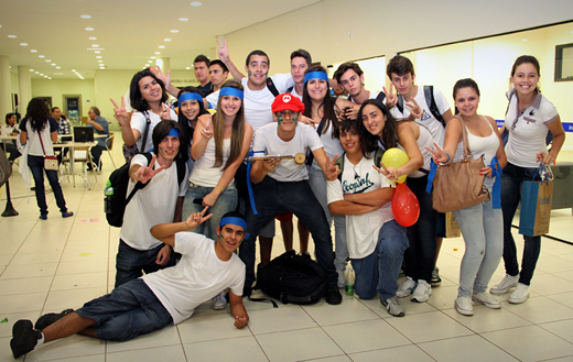 Equipe da Escola Estadual Professora Maria Rita Lisboa Pereira Santoro, que ficou em segundo lugar na disputa Equipe da Escola Estadual Professora Maria Rita Lisboa Pereira Santoro, que ficou em segundo lugar na disputa