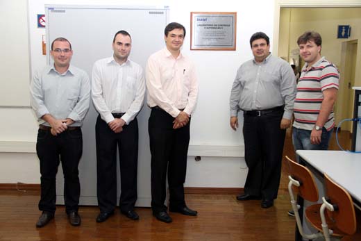 Descerramento de placa no laboratório de Automação Industrial II Descerramento de placa no laboratório de Automação Industrial II