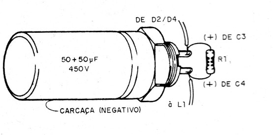    Figura 4 – Capacitores eletrolíticos duplos antigos
